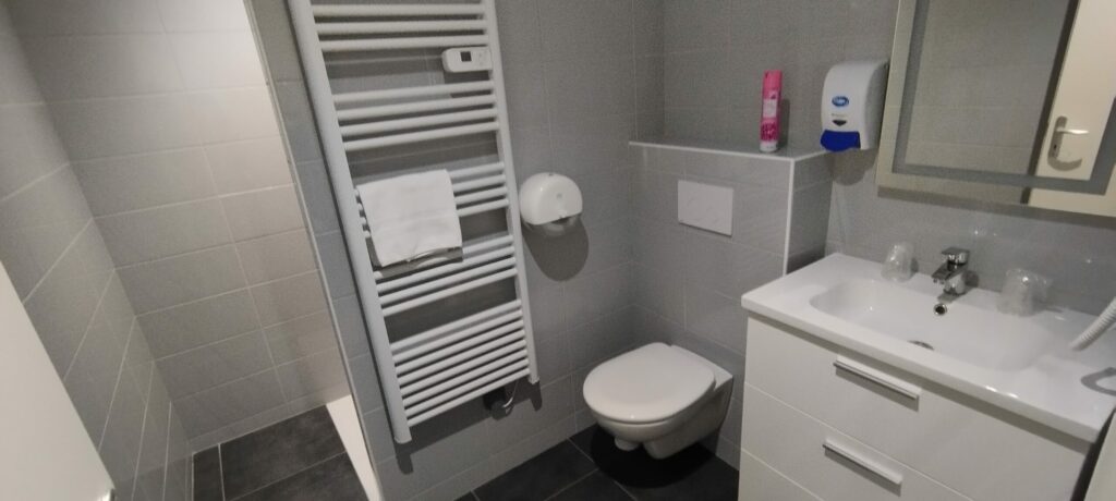 Salle de bain chambre familiale hôtel de la Gare