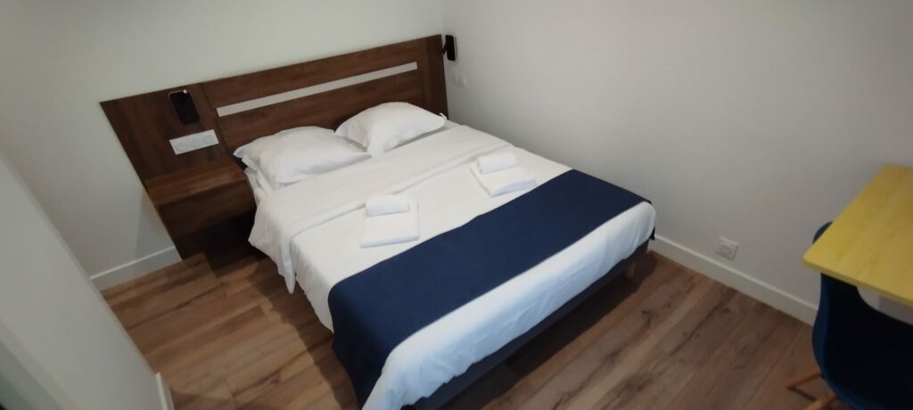 Chambre standard climatisée à l'hôtel La Voie Gourmande, Saint-Gengoux-le-National